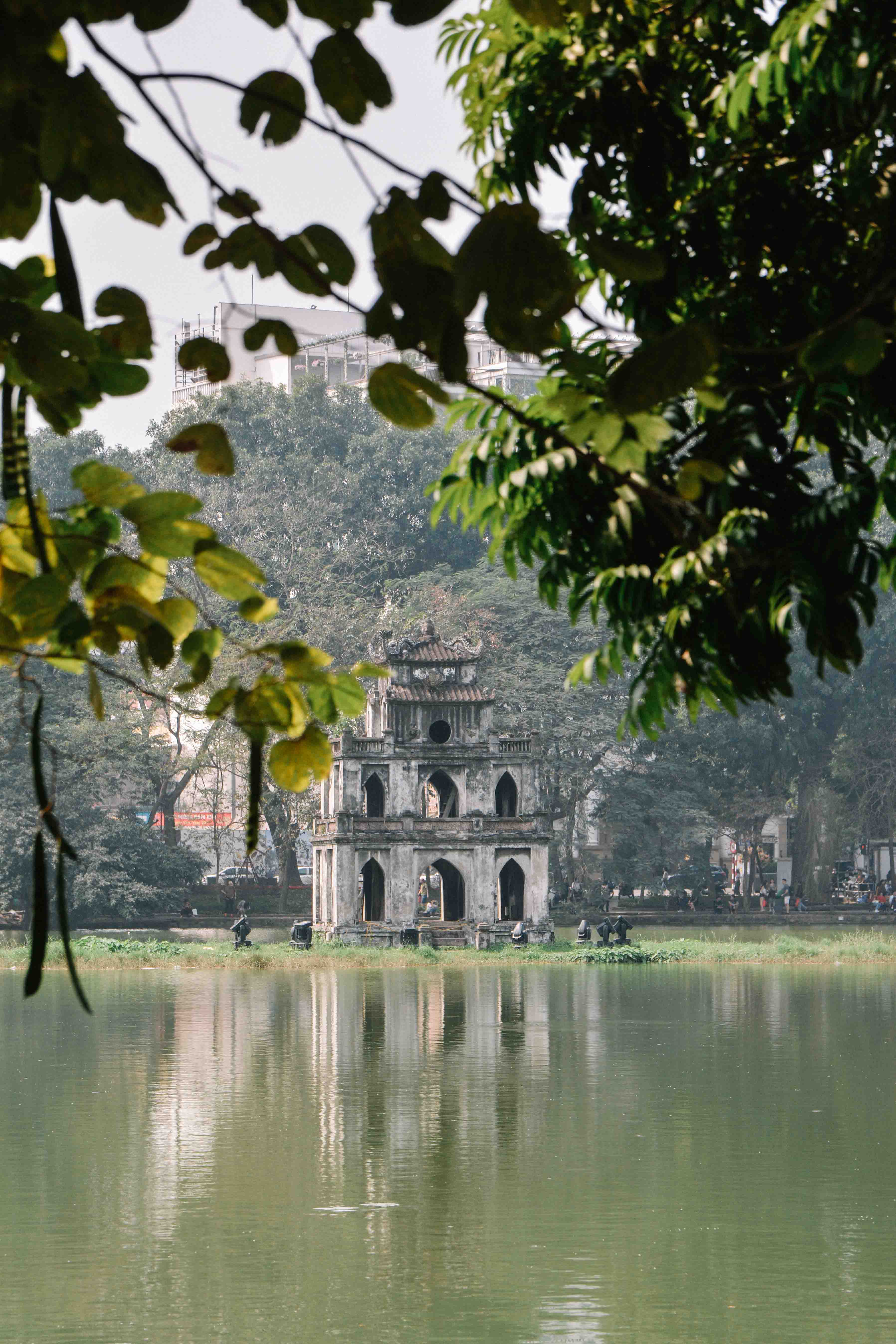 Le lac Hoan Kiem à Hanoi au Vietnam