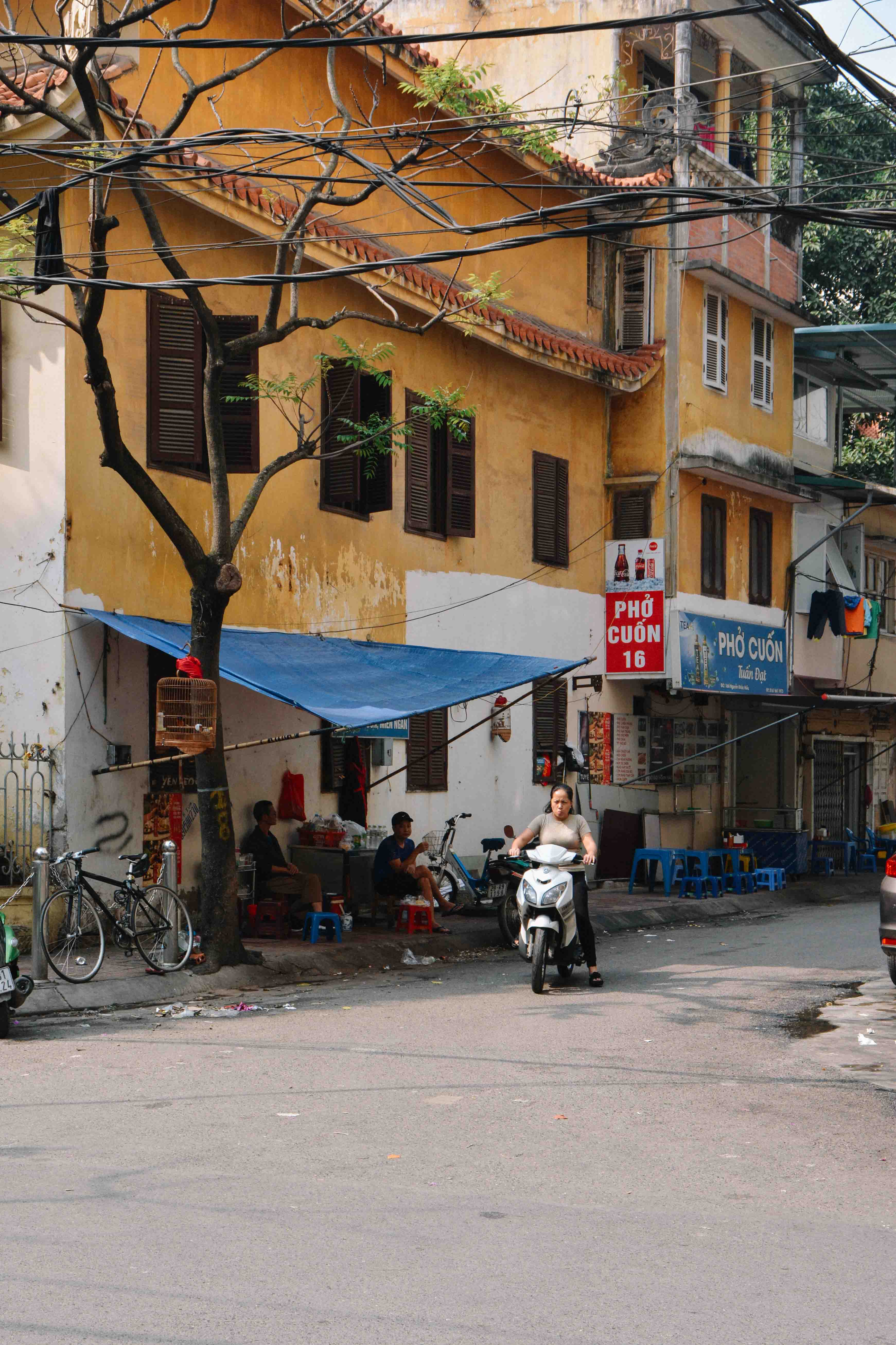le quartier autour du lac turc bach à hanoi au vietnam