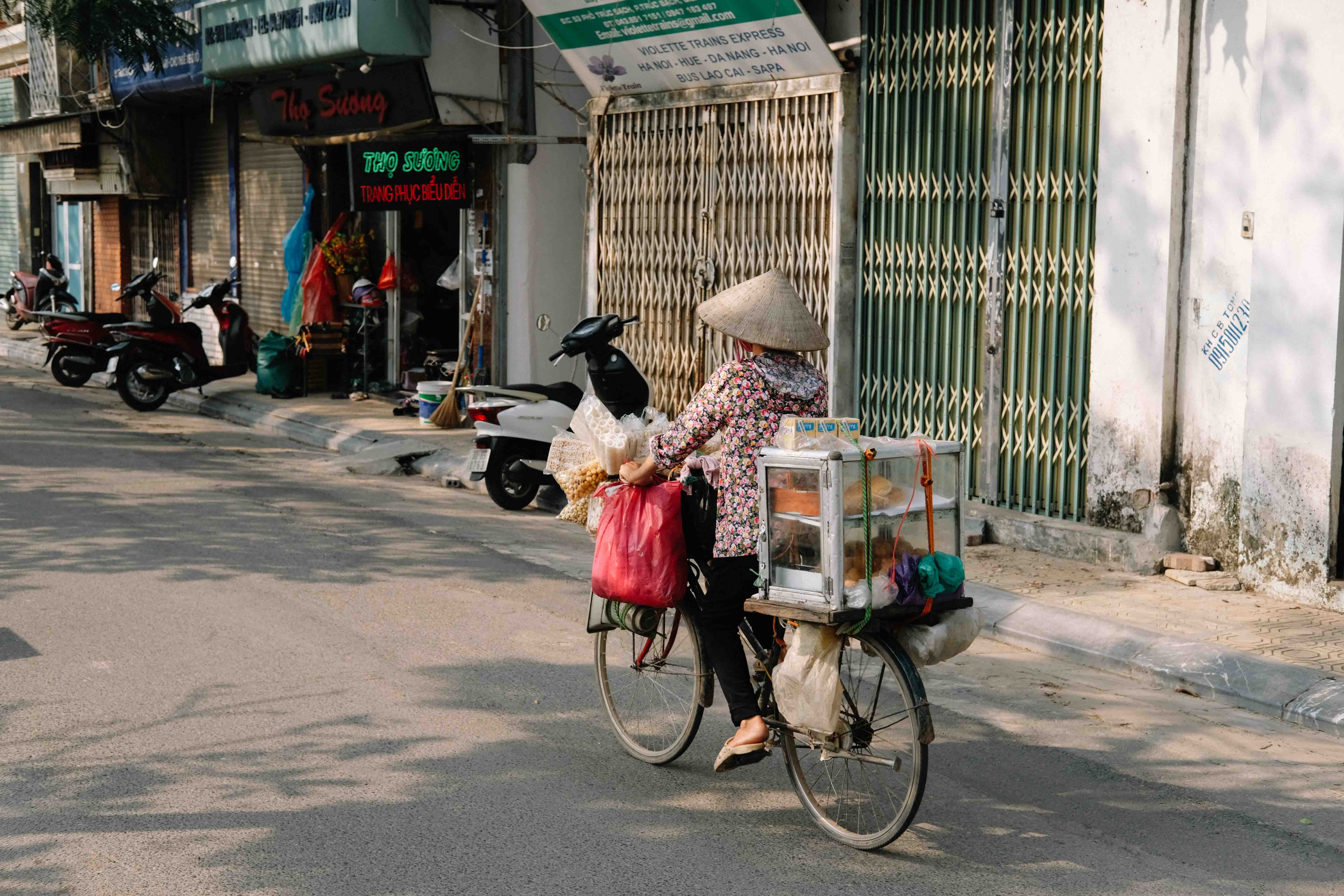 le quartier autour du lac turc bach à hanoi au vietnam