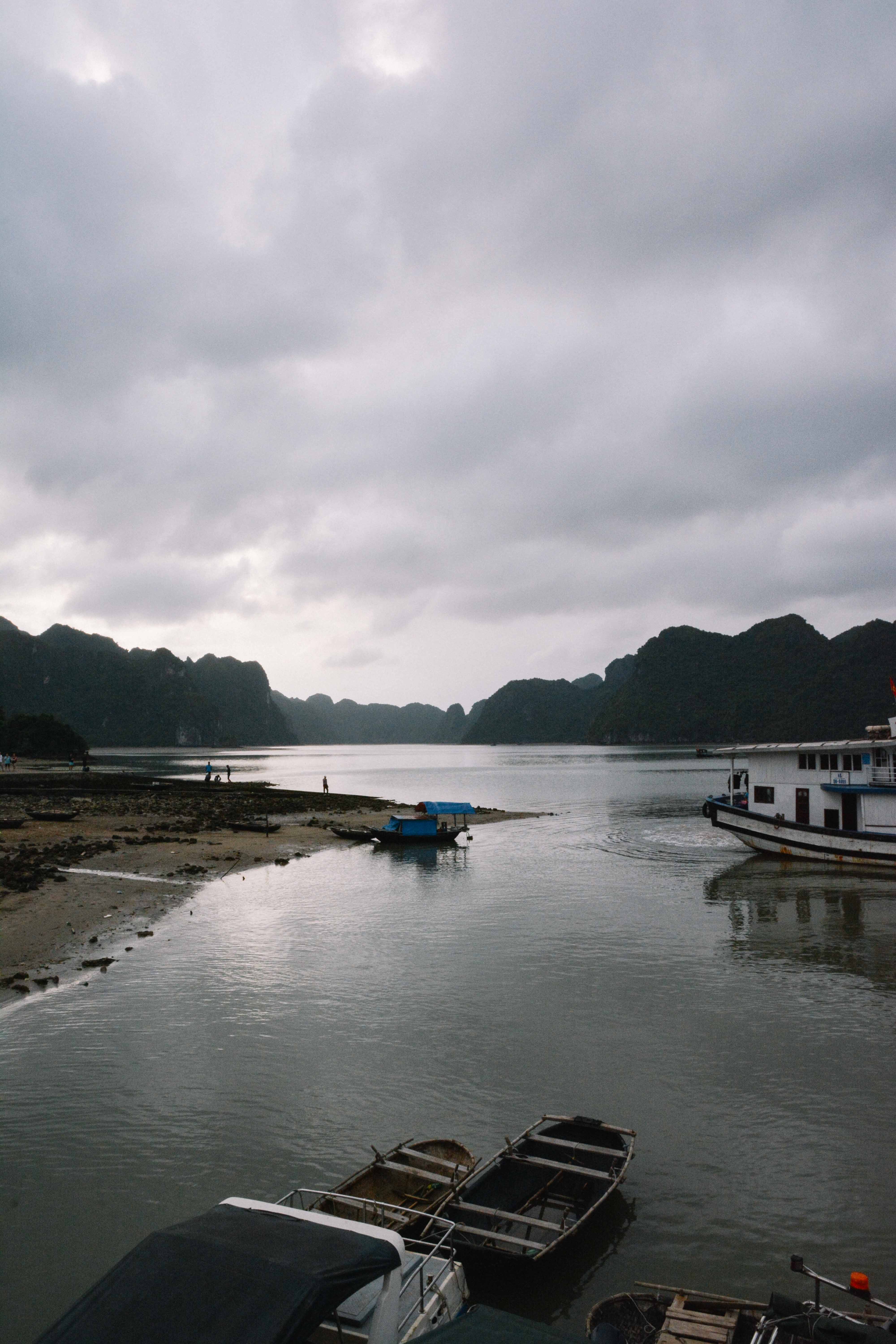 voyage au vietnam avec une croisière sur la baie d'Ha Long