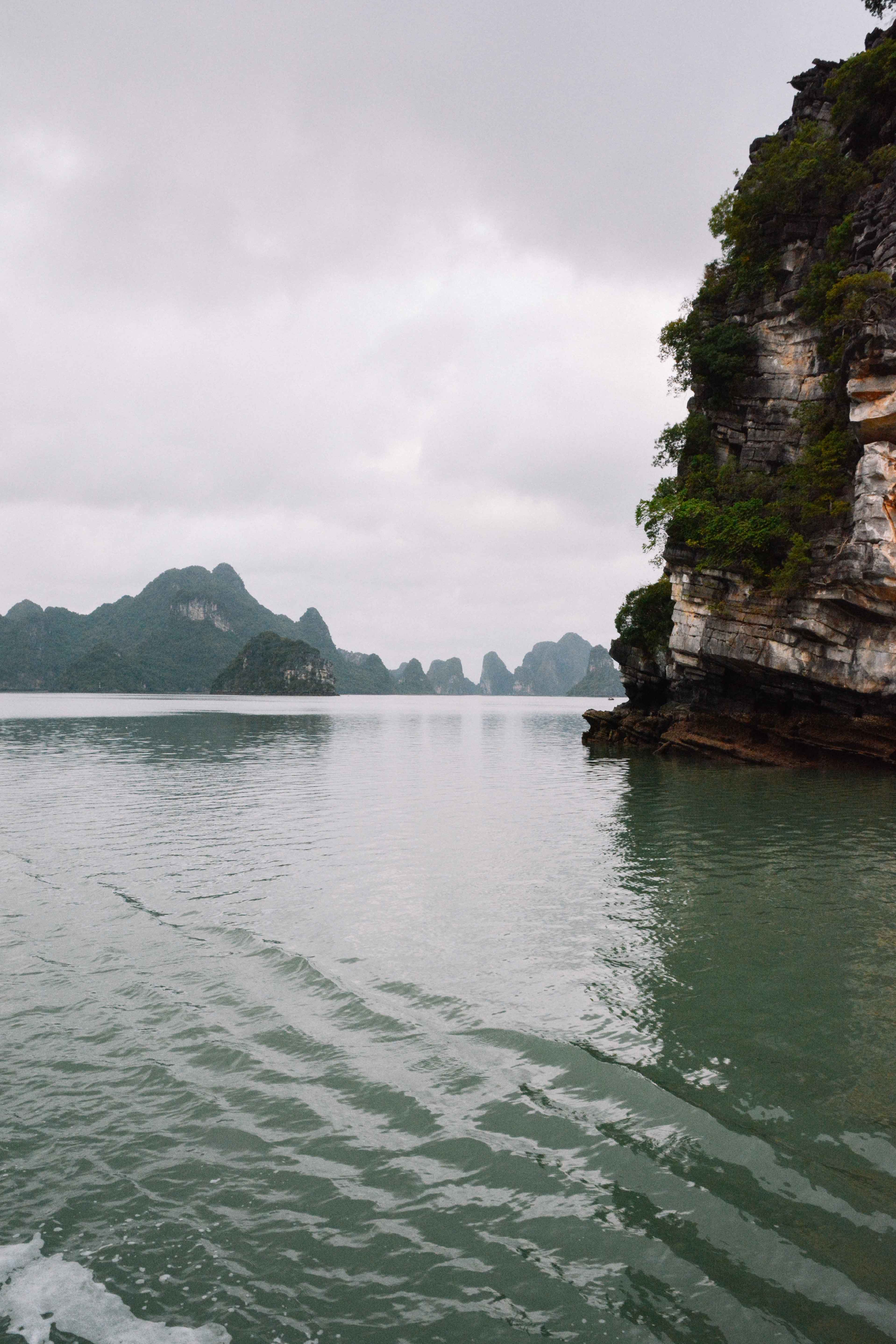 voyage au vietnam avec une croisière sur la baie d'Ha Long
