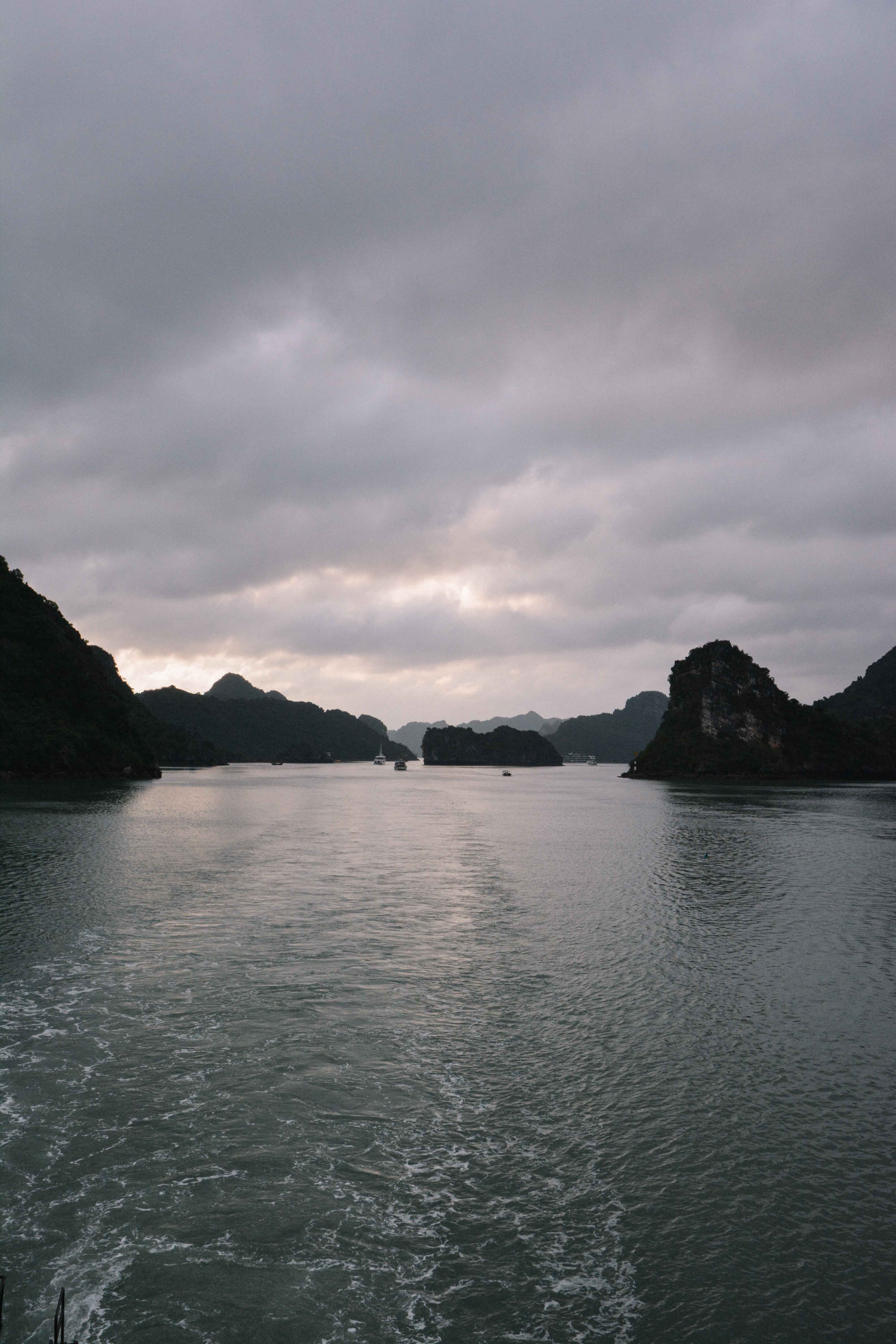 voyage au vietnam avec une croisière sur la baie d'Ha Long