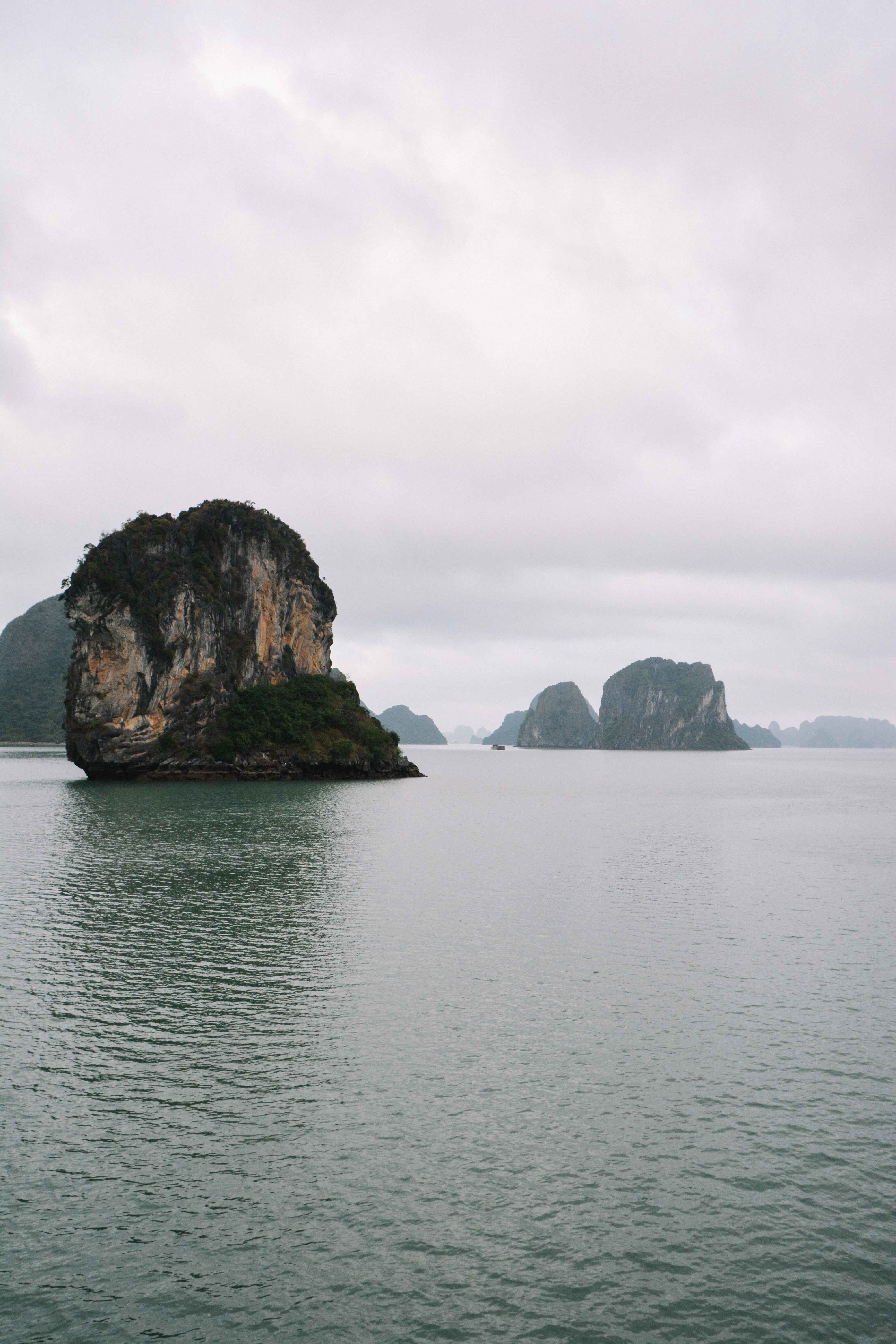 voyage au vietnam avec une croisière sur la baie d'Ha Long