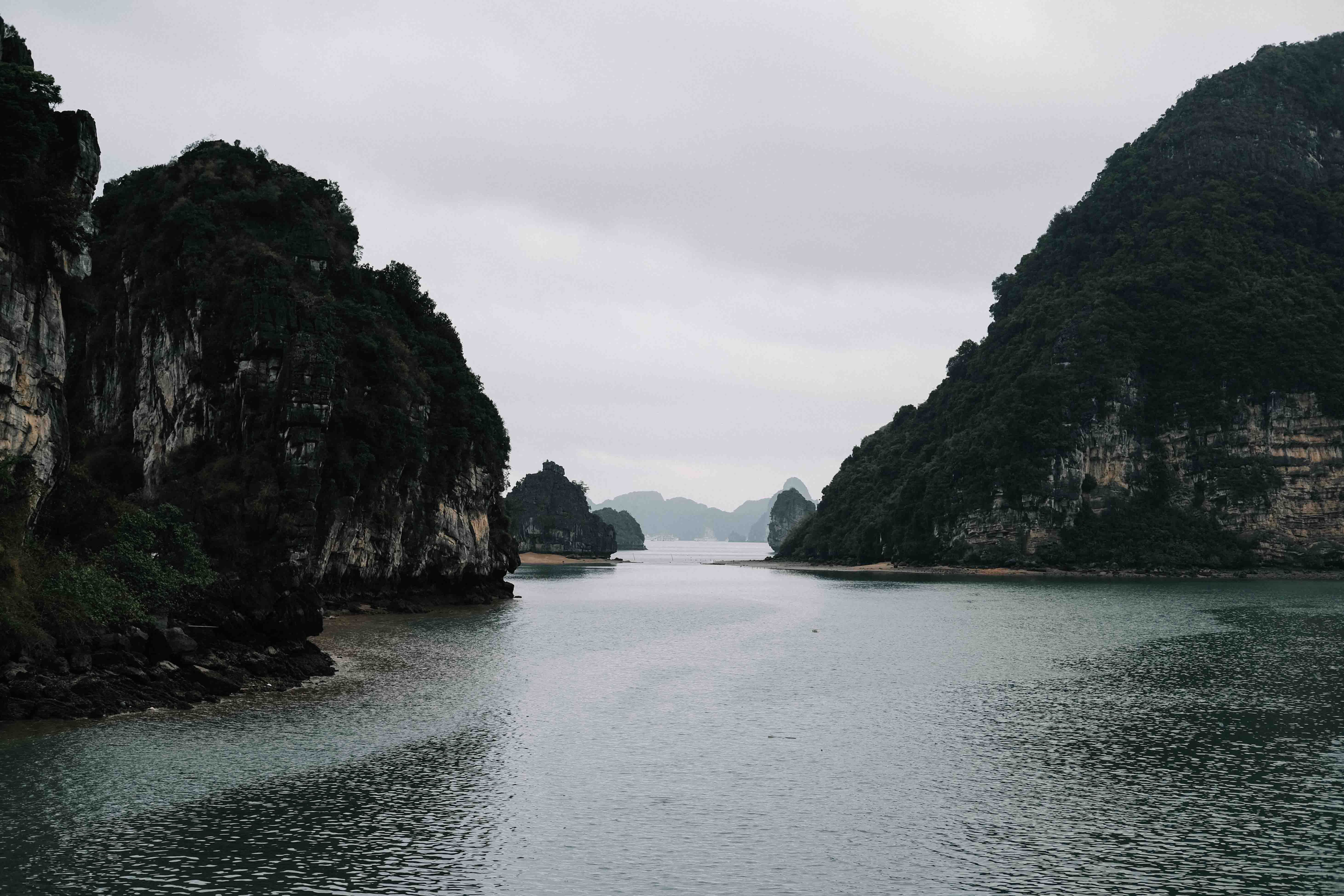 voyage au vietnam avec une croisière sur la baie d'Ha Long