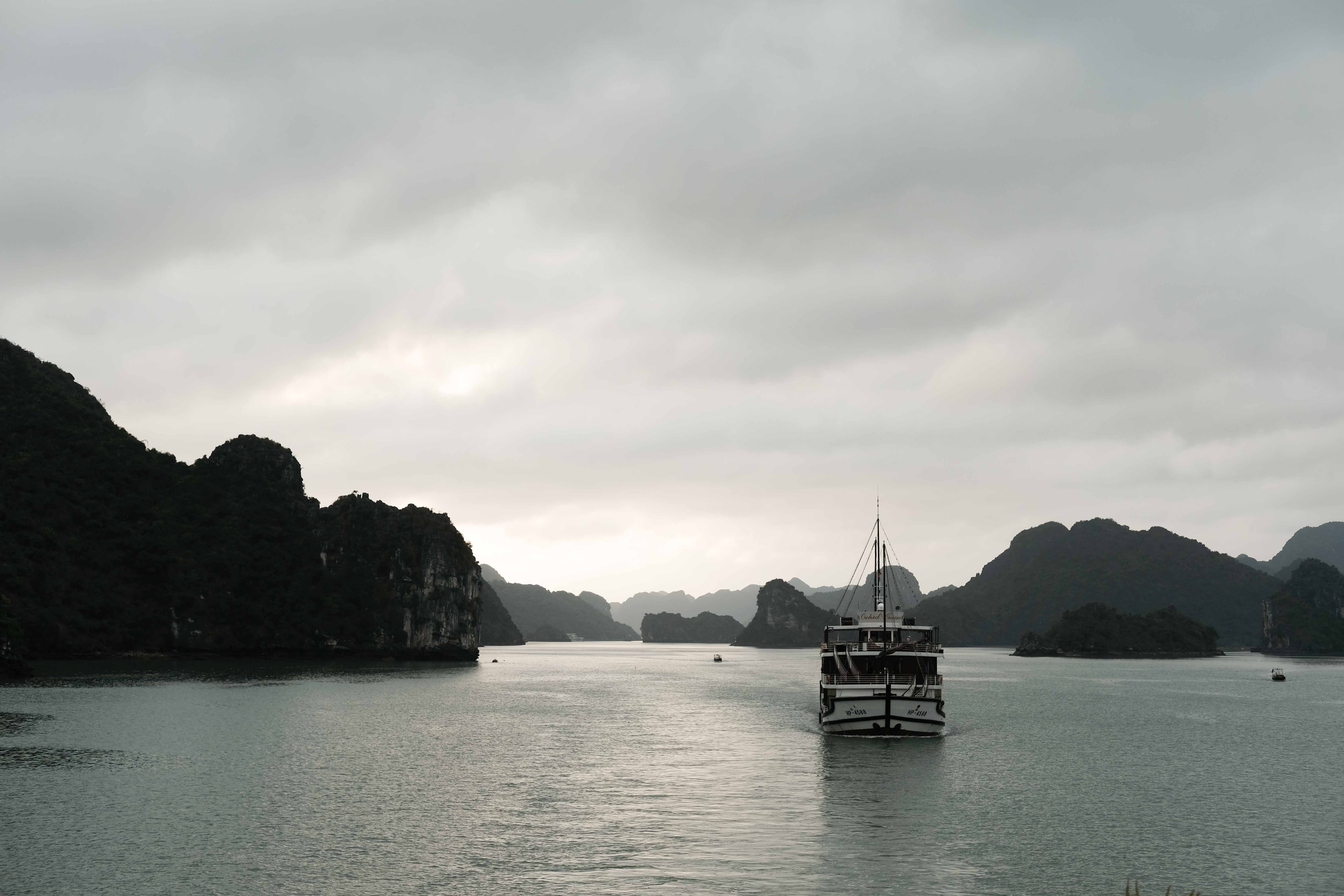 voyage au vietnam avec une croisière sur la baie d'Ha Long